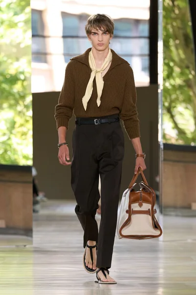 Look 3